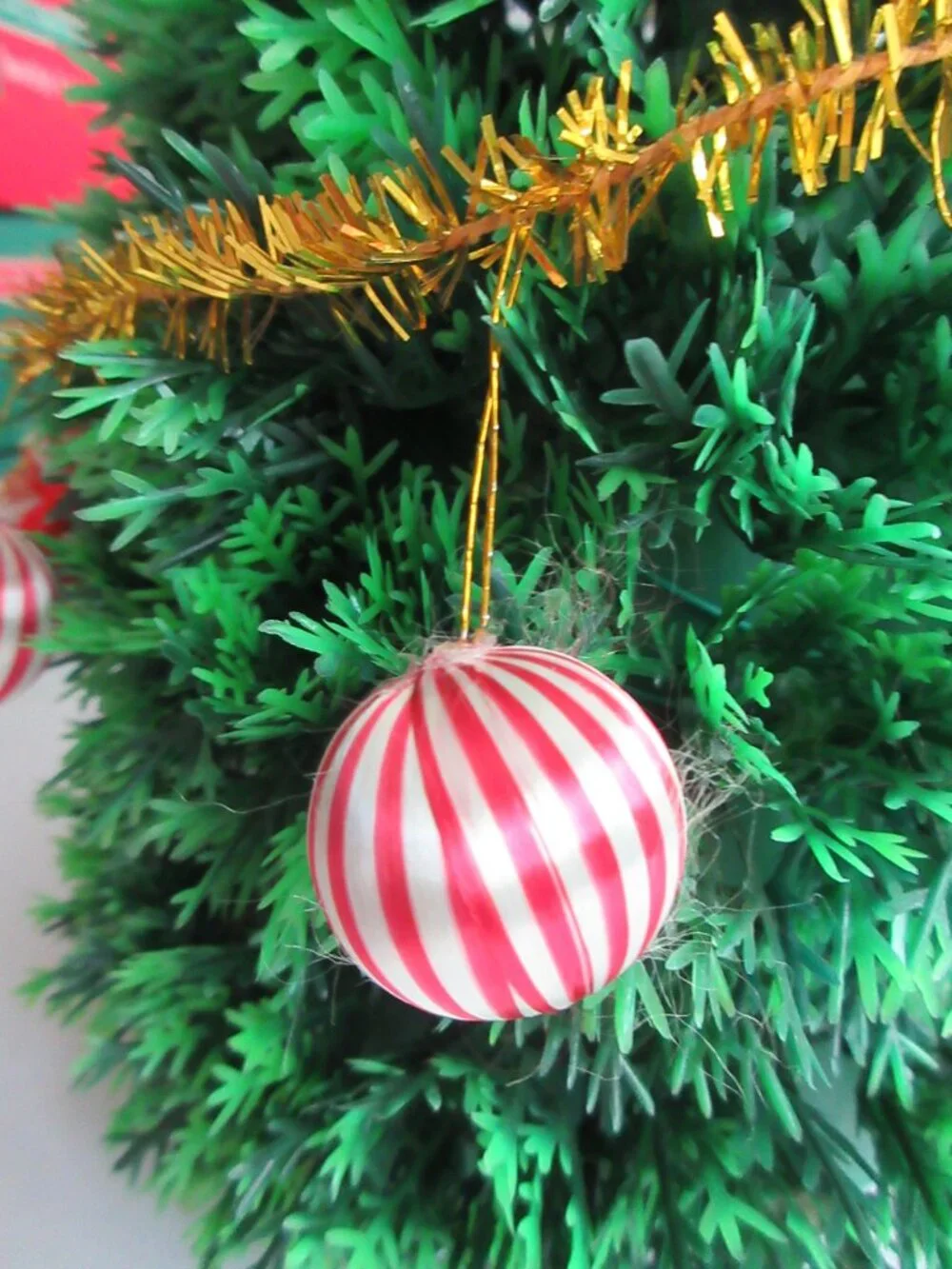 Table Top Plastic Christmas Tree Poinsettia, Garland, Satin Balls, Vintage READ*